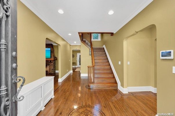 Interior, Recessed Lighting, Wood Texture Flooring