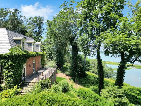 Exterior, Lake