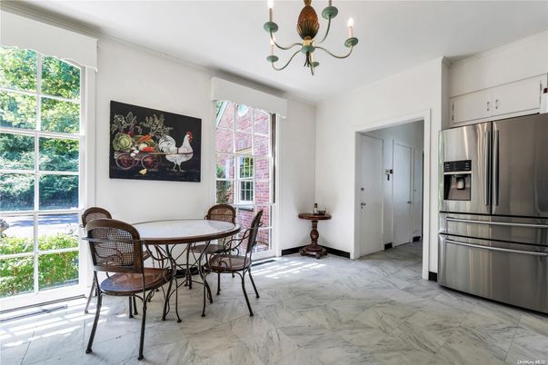 Chandelier, Dining room, Interior, Marble, Stainless Steel Appliances