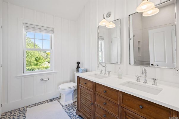 Bathroom, Dual Sink Vanities, Interior
