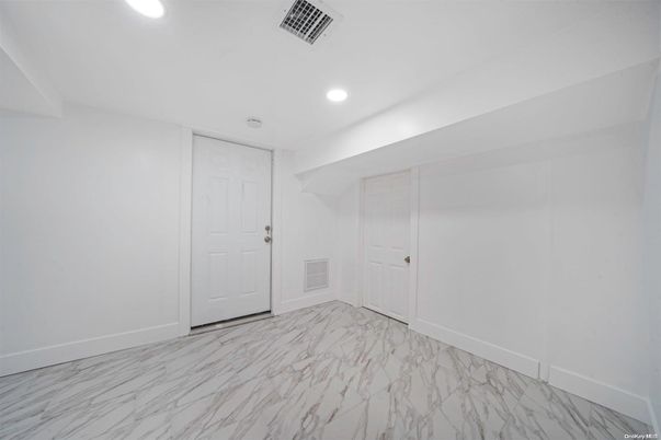 Empty room, Interior, Marble, Recessed Lighting