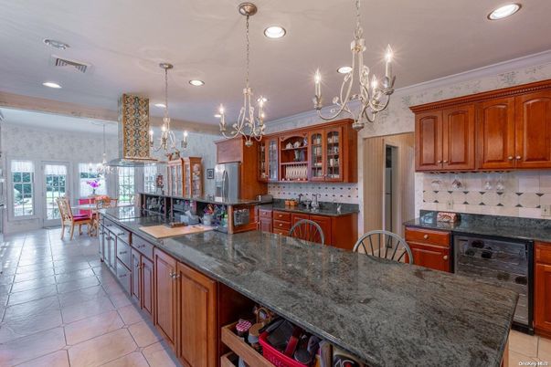 Chandelier, Dining room, Interior, Kitchen, Pendant Lights, Recessed Lighting, Stainless Steel Appliances