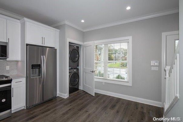 Interior, Kitchen, Recessed Lighting, Washer, Wood Texture Flooring