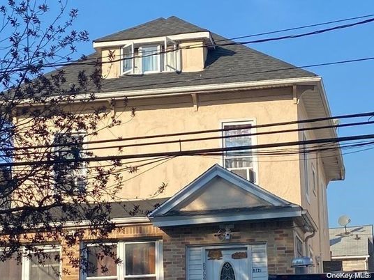 Exterior, Facade, Brick Facade, American Foursquare