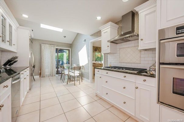 Dining room, Interior, Kitchen, Recessed Lighting, Stainless Steel Appliances