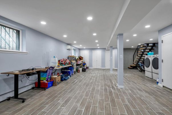 Interior, Recessed Lighting, Washer, Wood Texture Flooring