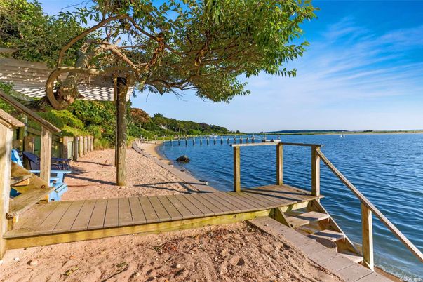 Exterior, Lake
