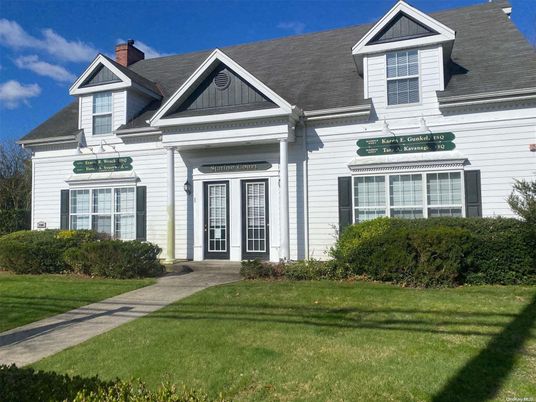 Exterior, Facade, Queen Anne Victorian