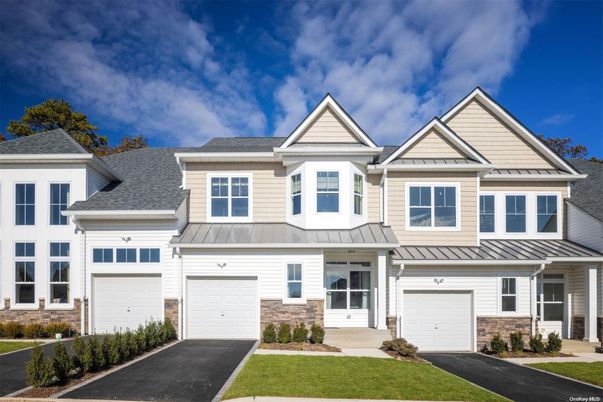 Attached, Exterior, Facade, Farmhouse