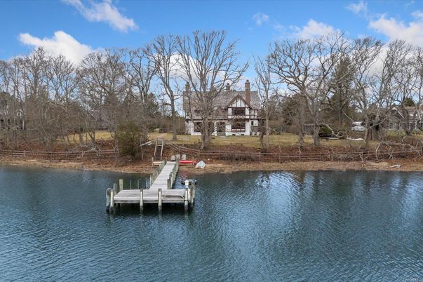 Exterior, Lake