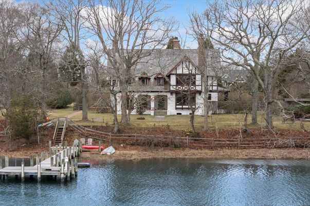 Exterior, Lake