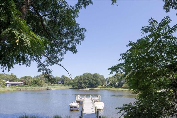 Exterior, Lake