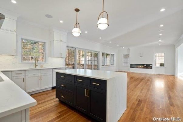 Fireplace, Interior, Kitchen, Marble Walls, Pendant Lights, Recessed Lighting, Wood Texture Flooring