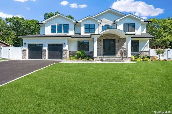 Attached, Exterior, Facade, Farmhouse