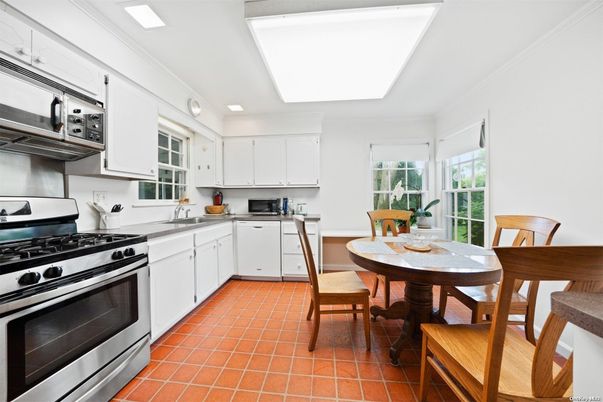 Dining room, Interior, Kitchen, Stainless Steel Appliances