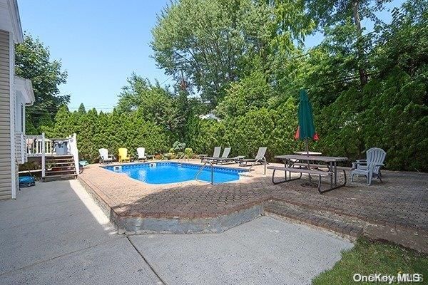 Exterior, Pool
