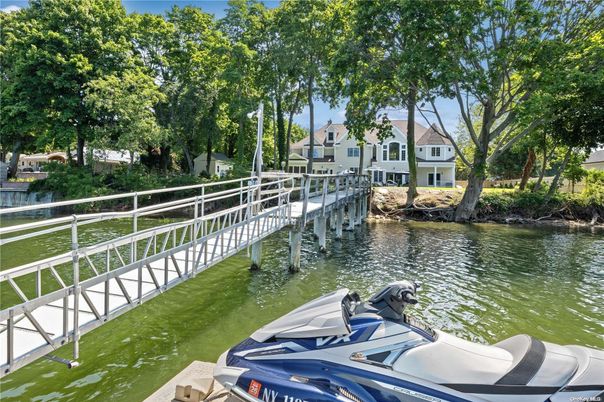 Exterior, Lake
