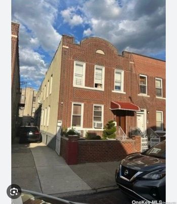 Exterior, Facade, Brick Facade, Rowhouse