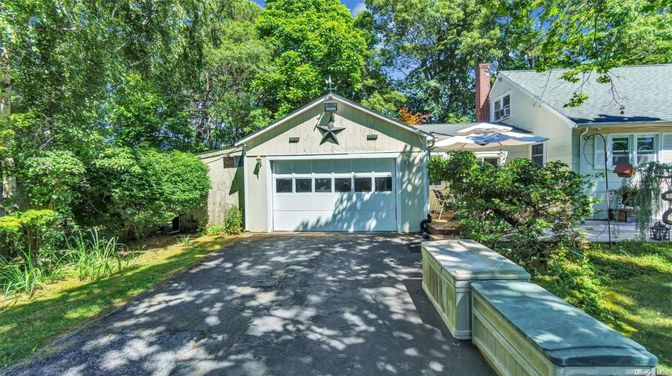 Detached Garage, Exterior