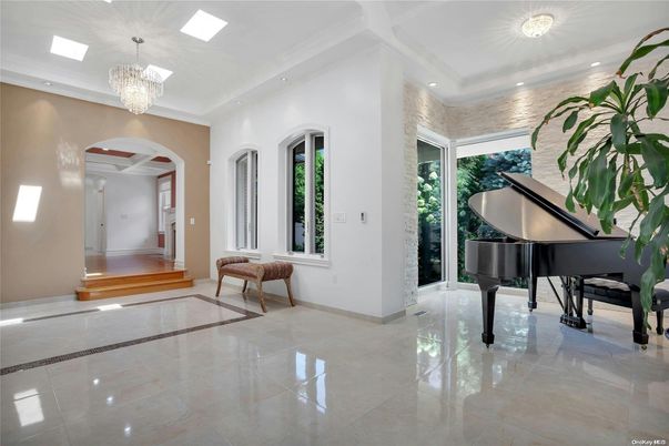 Chandelier, Interior, Piano, Recessed Lighting
