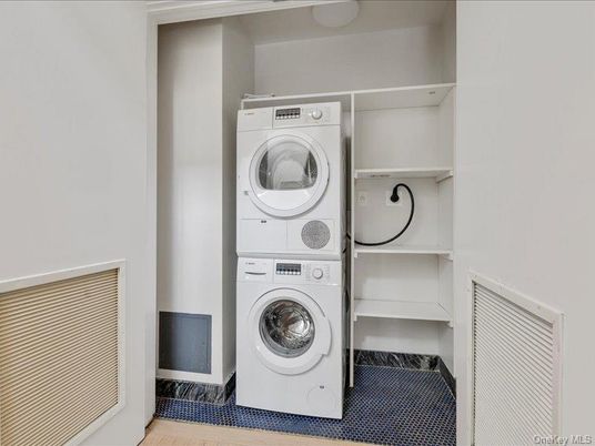 Interior, Utility Closets, Washer, Wood Texture Flooring