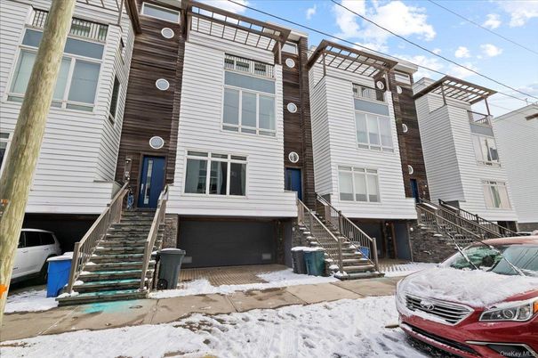 Attached, Exterior, Facade, Rowhouse