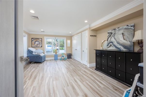 Interior, Recessed Lighting, Wood Texture Flooring