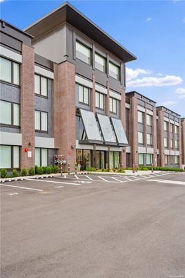 Exterior, Facade, Brick Facade, Rowhouse