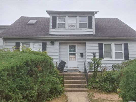 Exterior, Facade, Cape Cod