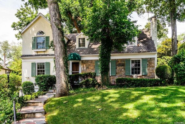 Exterior, Facade, Brick Facade, Cape Cod