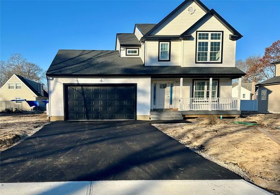 Attached, Exterior, Facade, Farmhouse