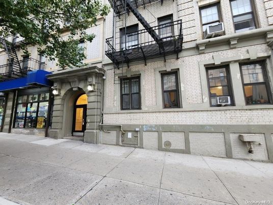 Exterior, Facade, Brick Facade, Rowhouse