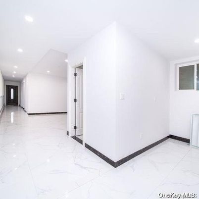 Empty room, Interior, Marble, Recessed Lighting