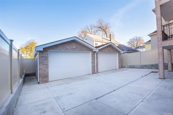 Detached Garage, Exterior