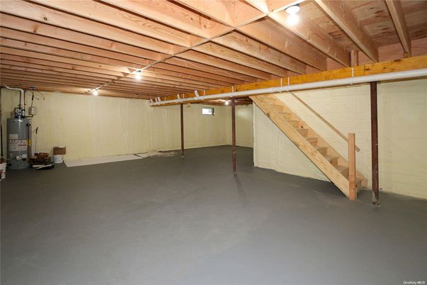 Empty room, Interior, Wooden Beams, Wooden Ceilings