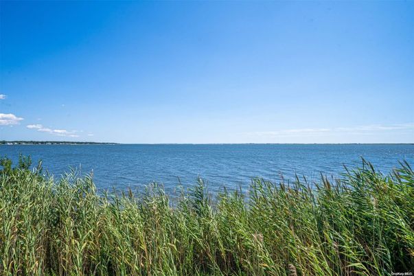 Exterior, Lake