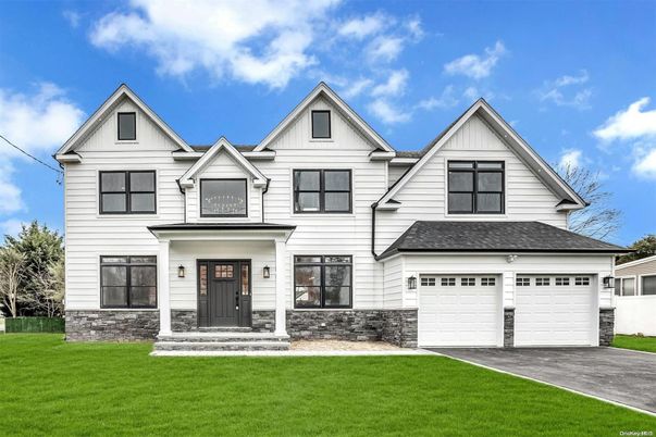 Attached, Exterior, Facade, Farmhouse
