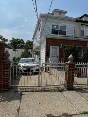 Exterior, Facade, Brick Facade, Rowhouse
