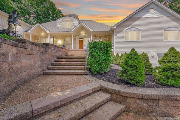 Exterior, Facade, American Craftsman