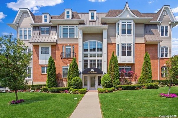 Exterior, Facade, Brick Facade, Rowhouse