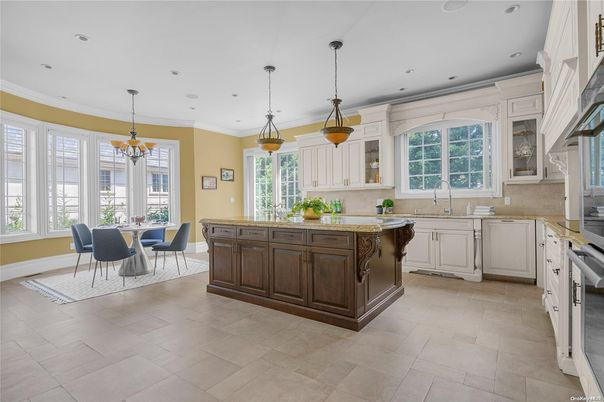 Chandelier, Dining room, Interior, Kitchen, Pendant Lights, Recessed Lighting, Stainless Steel Appliances