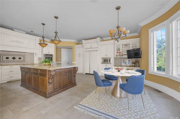 Chandelier, Dining room, Interior, Kitchen, Pendant Lights, Recessed Lighting, Stainless Steel Appliances