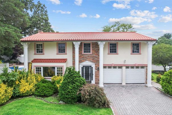 Attached, Exterior, Facade, Brick Facade, Georgian