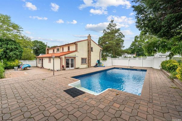 Exterior, Playground, Pool