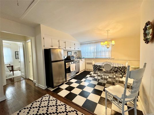 Chandelier, Dining room, Interior, Kitchen, Stainless Steel Appliances, Wood Texture Flooring