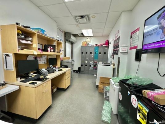 Home Office, Interior