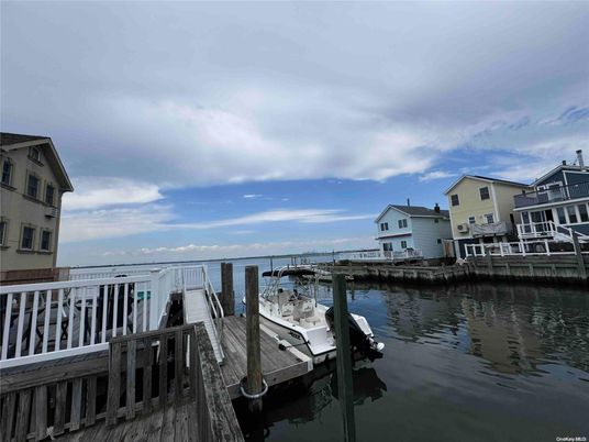 Exterior, Lake