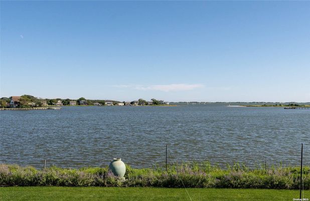 Exterior, Lake
