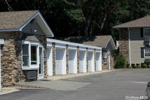 Attached, Exterior, Facade, None