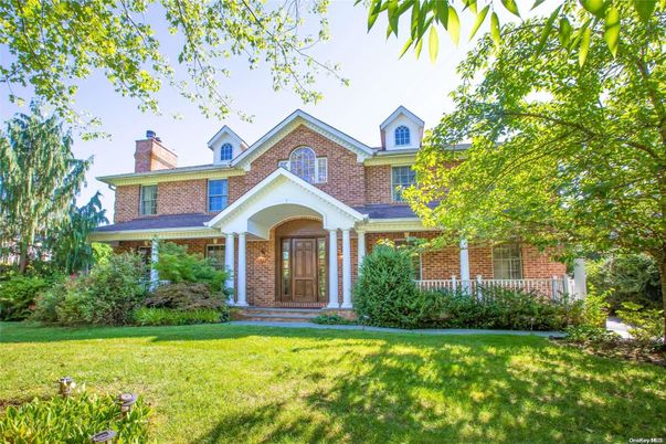 Exterior, Facade, Brick Facade, Queen Anne Victorian